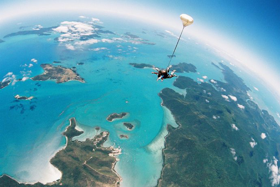 2020_WYS_AirlieBeach_AdventureExperiences_SkyDiveAirlieBeachFB